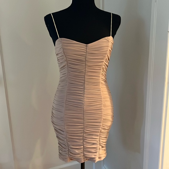 Princess Polly nude ruched and shirred minidress size 4 is very stretchy - Picture 1 of 9